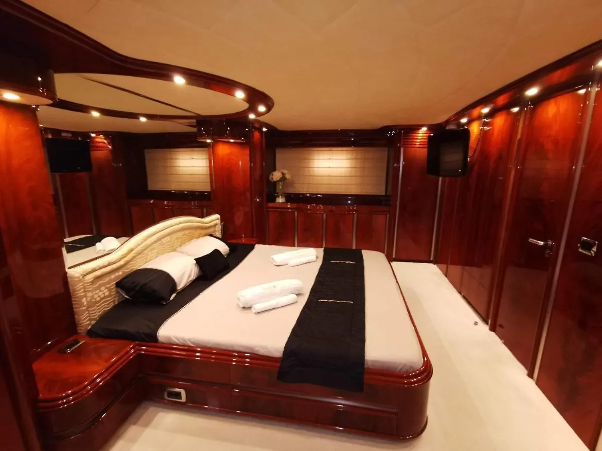 Botel Magnificent Luxury Yacht In Barcelona Center Hotel Spain